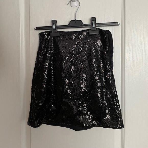 Dynamite. Black sequin mini skirt in XXS. - Picture 1 of 4